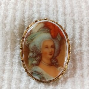 Vintage Transfer Cameo Portrait Brooch